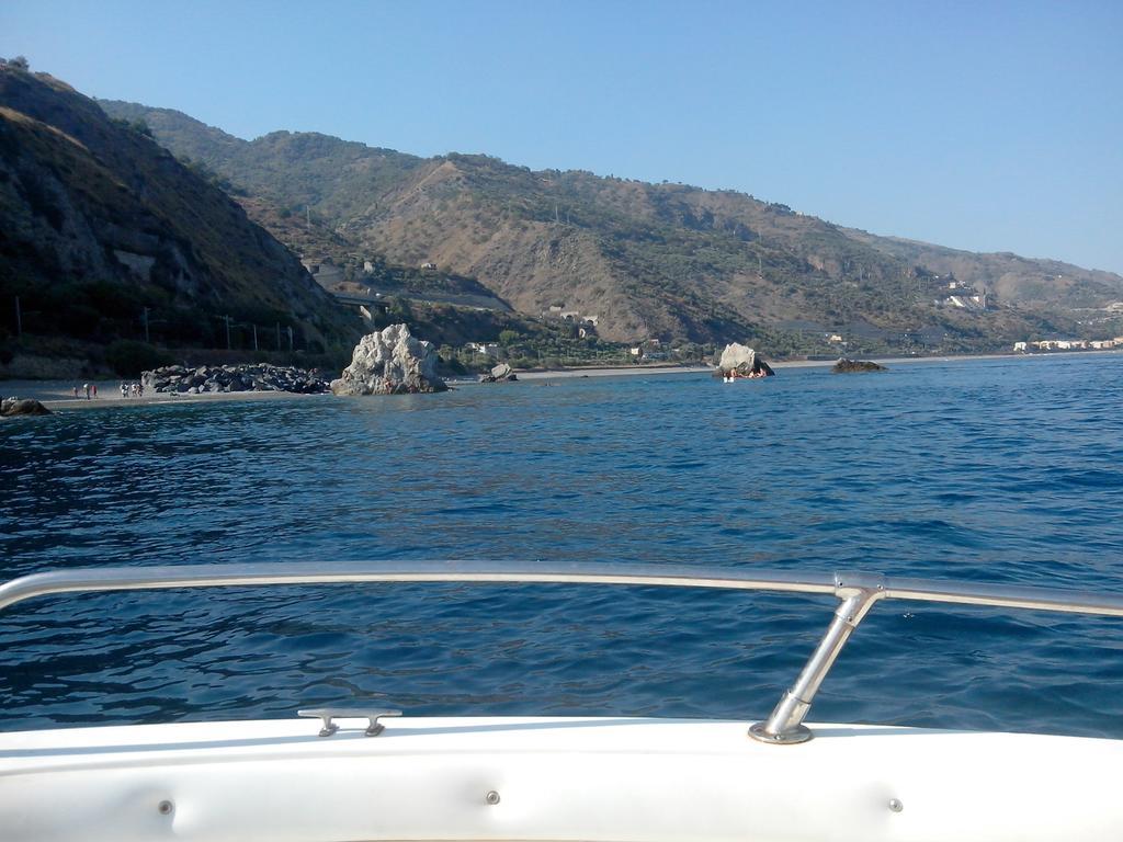 Villetta Singola "Lilla" Ali Terme Rum bild