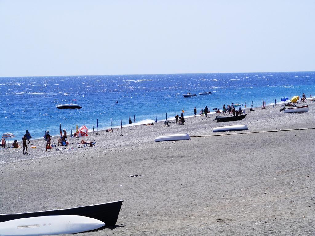 Villetta Singola "Lilla" Ali Terme Rum bild